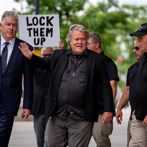 Supreme Court rejects Steve Bannon's bid to remain out of prison .